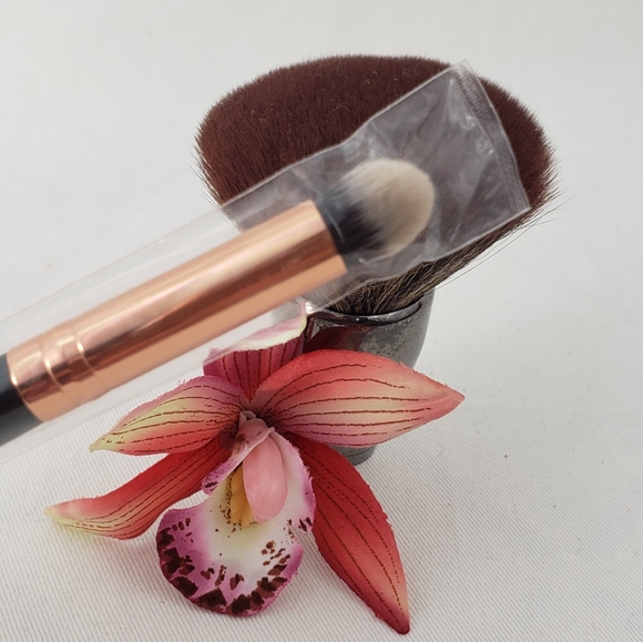 Morphe R33 Round Blender Brush Eyeshadow - Picture 5 of 7